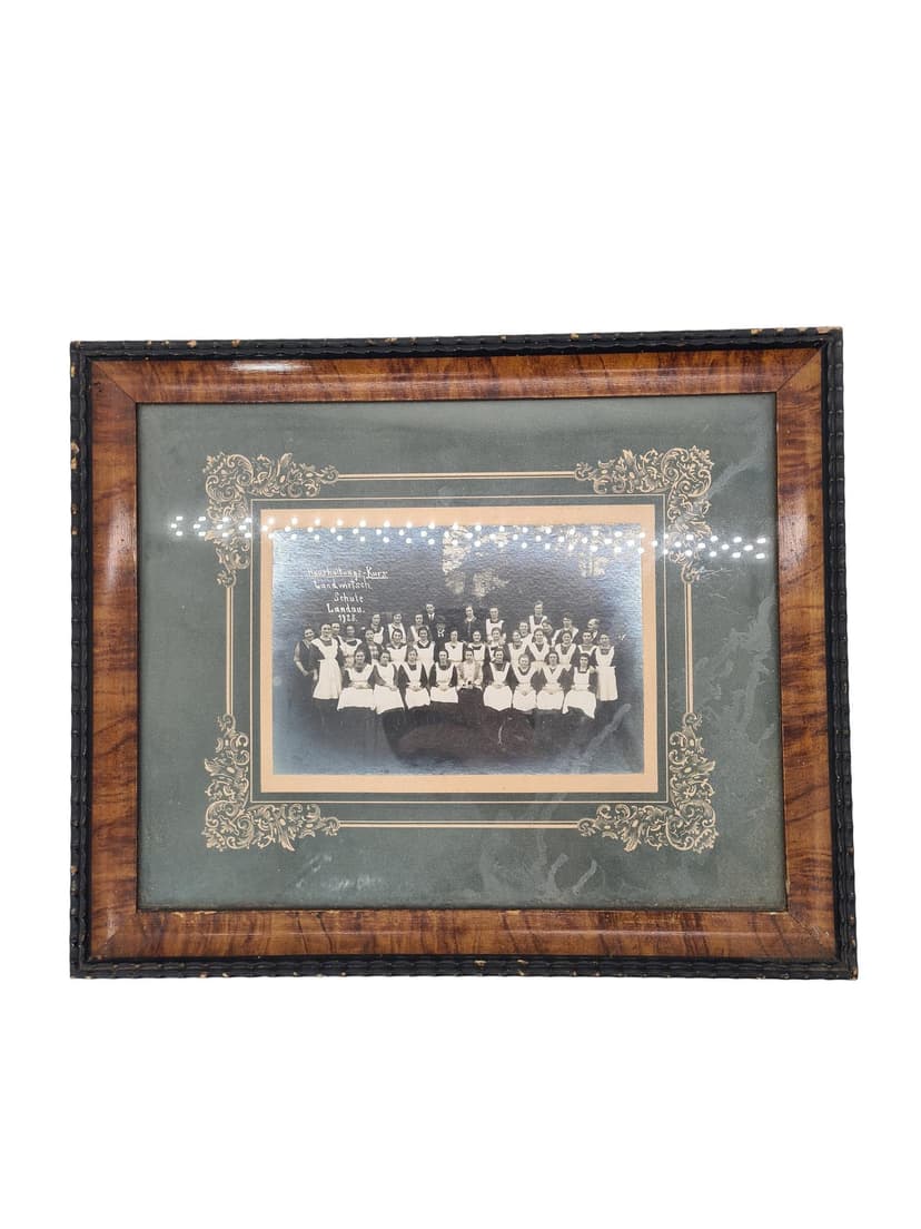 Group photograph, black and white, brown wood, green paper, glass, Germany, 1920s