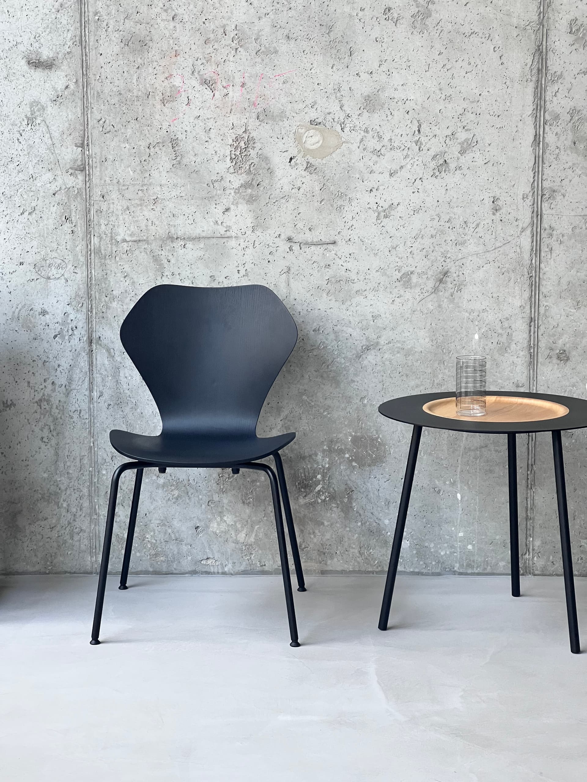 Krzesło KA237 Contract dąb czarny i nogi chromowane, proj. A. Kuczma, VZÓR - 12930