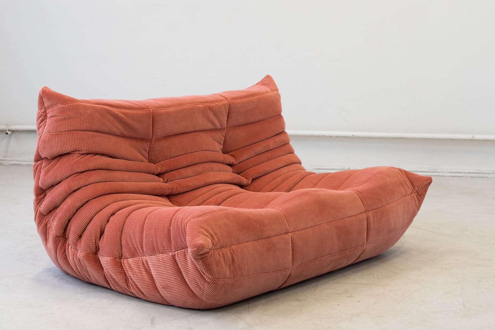 Sofa Togo dwuosobowa, cord coral - 166512