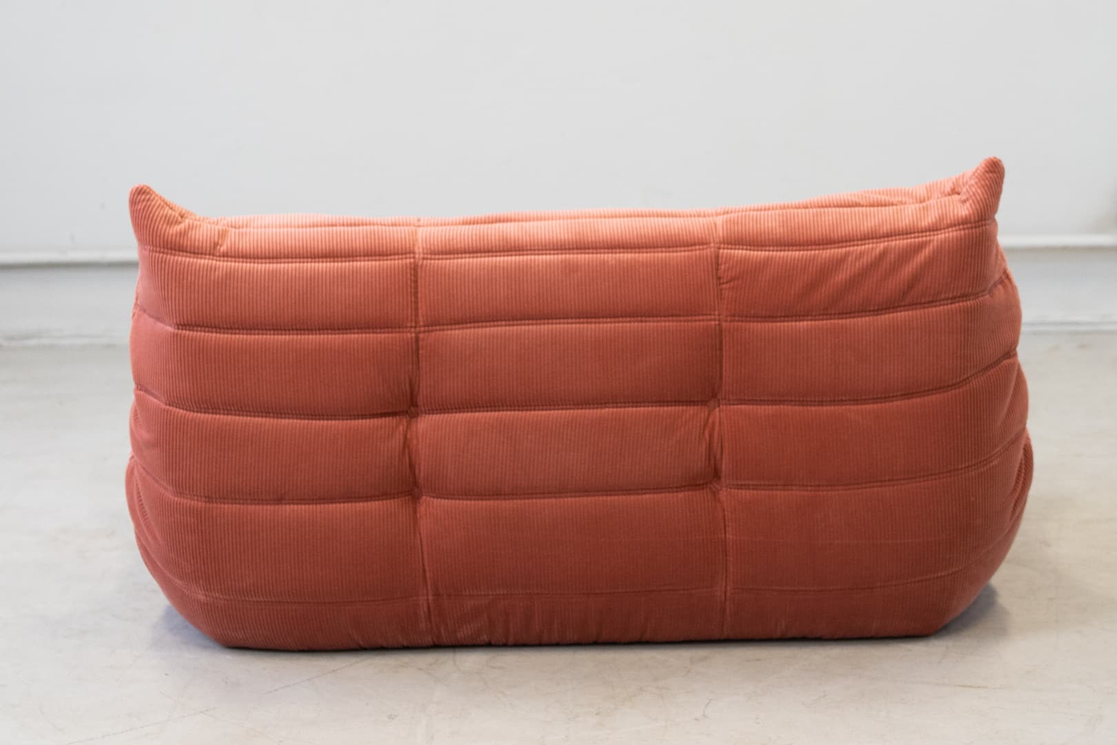 Sofa Togo dwuosobowa, cord coral - 166515